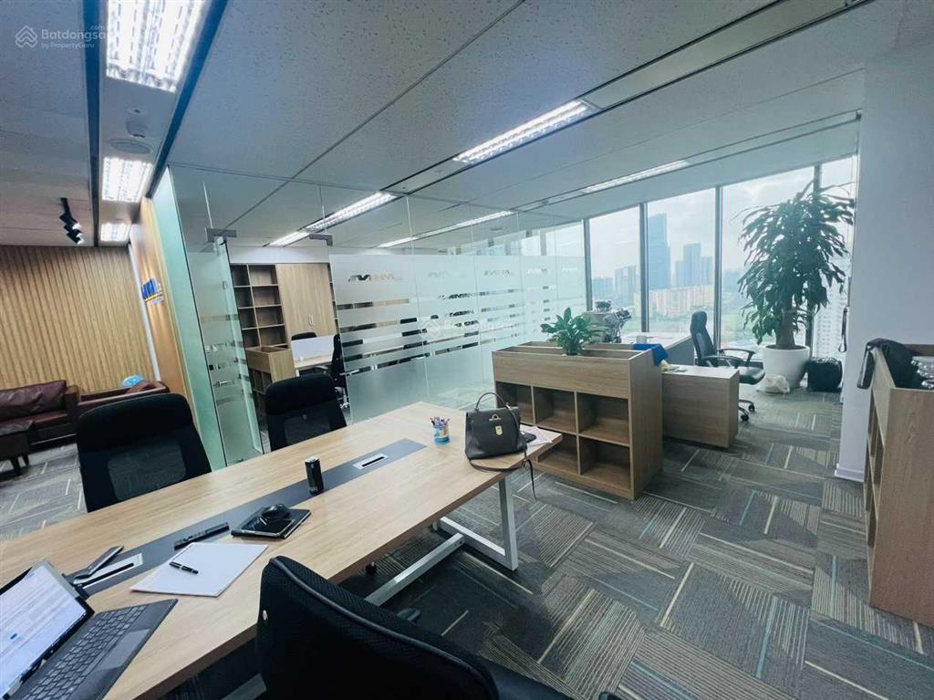 Cho thuê văn phòng hạng a epic tower 19 duy tân, dt 500m2 cắt nhỏ từ 100m2. giá 490 nghìn/m2/th