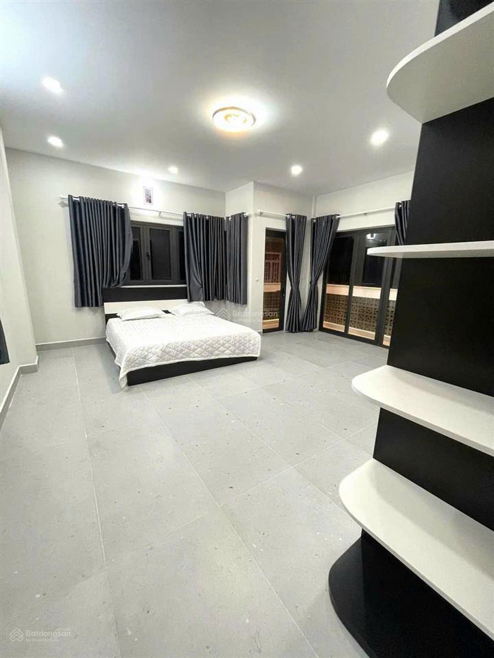 Bán gấp 2,4 tỷ biệt thự 8x14=112m2 (1 trệt 2 lầu) view sông vàm cỏ đông, shr, ngay thị trấn bến lức