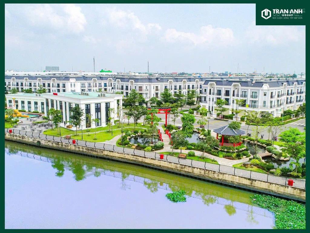 Bán gấp căn nhà phố 60m² giá 1,4 tỷ, shr, ngay trung tâm thị trấn bến lức, cách tphcm chỉ 3km