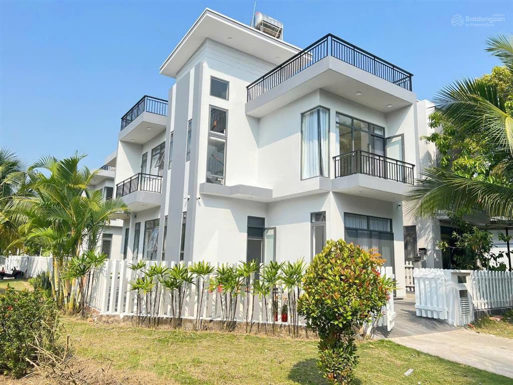 Bán gấp căn nhà phố 60m² giá 1,4 tỷ, shr, ngay trung tâm thị trấn bến lức, cách tphcm chỉ 3km