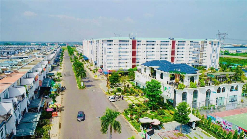 Chính chủ bán gấp căn biệt thự 90m2, shr (1 trệt 2 lầu)giá 2,4tỷ gần cầu lớn hóc môn và vành đai 3