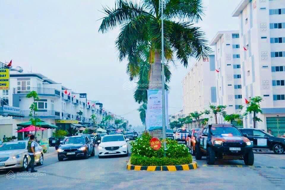 Chính chủ bán gấp căn biệt thự 90m2, shr (1 trệt 2 lầu)giá 2,4tỷ gần cầu lớn hóc môn và vành đai 3