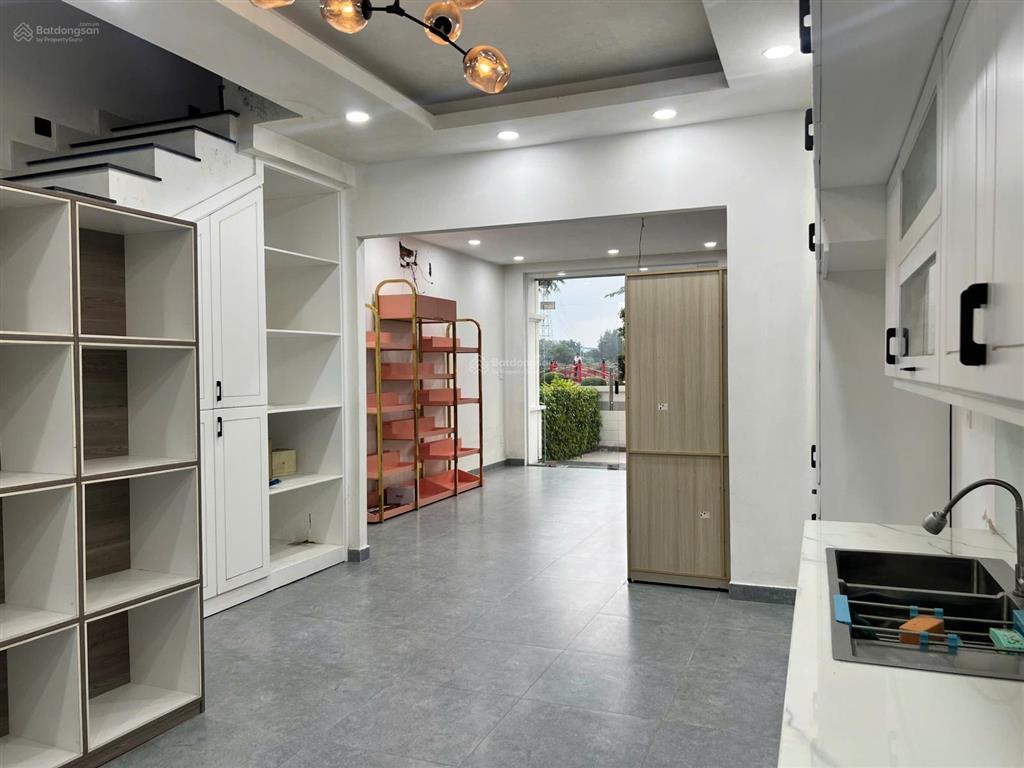 Nhà phố 75m² giá 2 tỷ, view sông vàm cỏ đối diện cafe công viên hoàn thiện tặng full nội thất