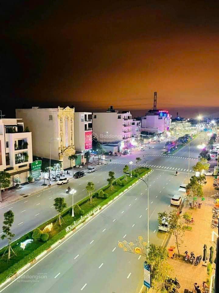 Bán gấp lô đất giá 1,9tỷ ngay chợ đệm và ubnd bình chánh sổ có sẵn sang tên công chứng ngay