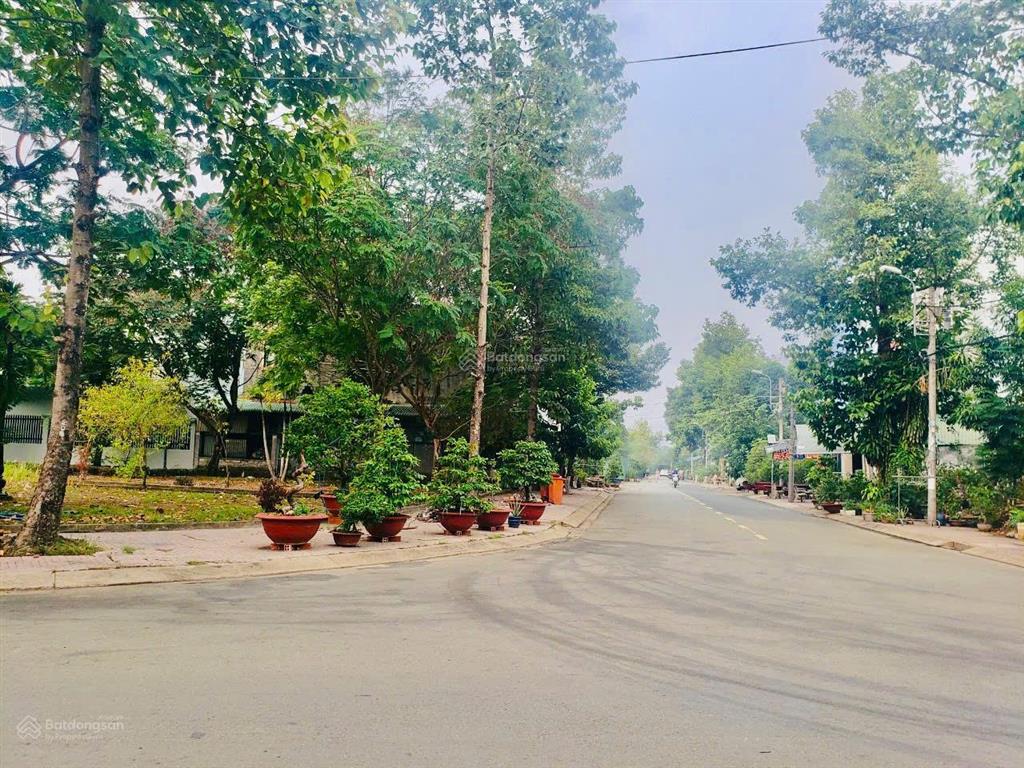 Bán gấp lô đất giá 1,9tỷ ngay chợ đệm và ubnd bình chánh sổ có sẵn sang tên công chứng ngay