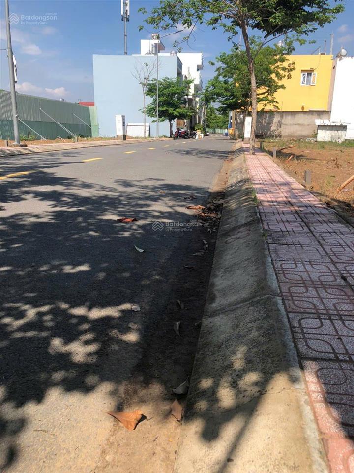 Bán gấp lô đất giá 1,9tỷ ngay chợ đệm và ubnd bình chánh sổ có sẵn sang tên công chứng ngay