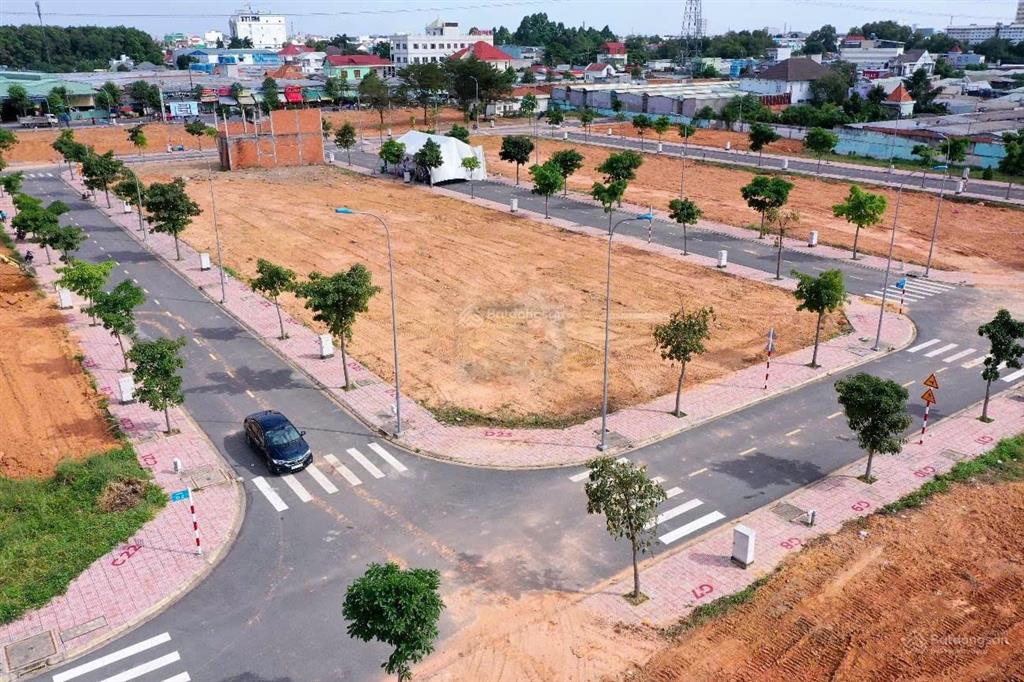 Bán gấp lô đất giá 1,9tỷ ngay chợ đệm và ubnd bình chánh sổ có sẵn sang tên công chứng ngay