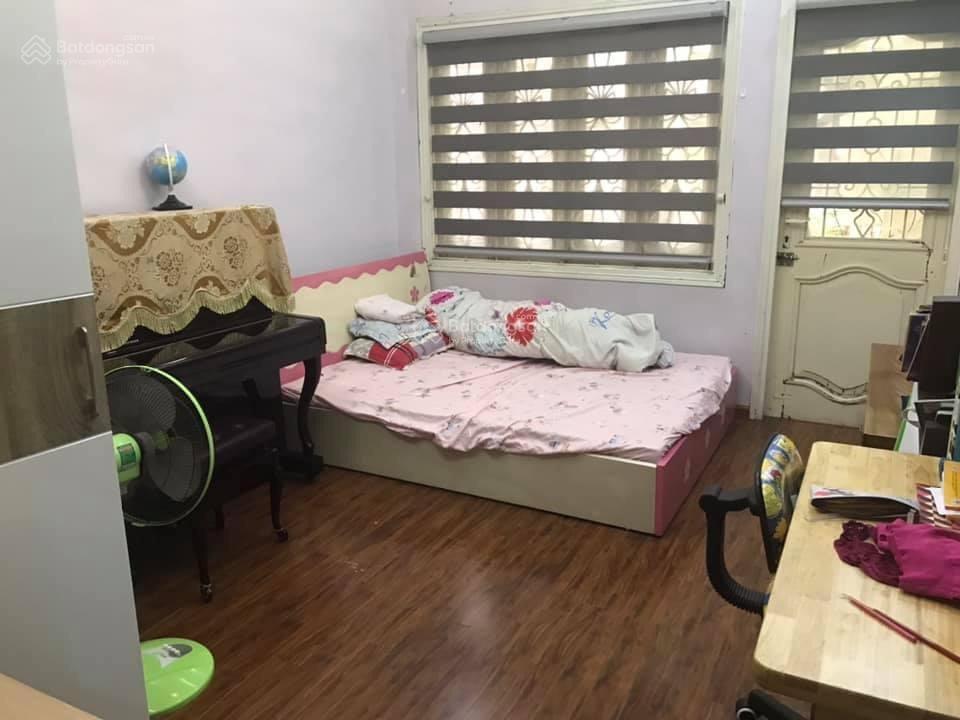 Cho thuê nhà riêng phân lô ngõ 47 nguyên hồng dt 65m2 * 4 tầng giá 18 tr ngõ ô tô tránh vỉa hè