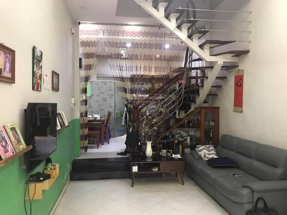 Cho thuê nhà riêng phân lô ngõ 47 nguyên hồng dt 65m2 * 4 tầng giá 18 tr ngõ ô tô tránh vỉa hè