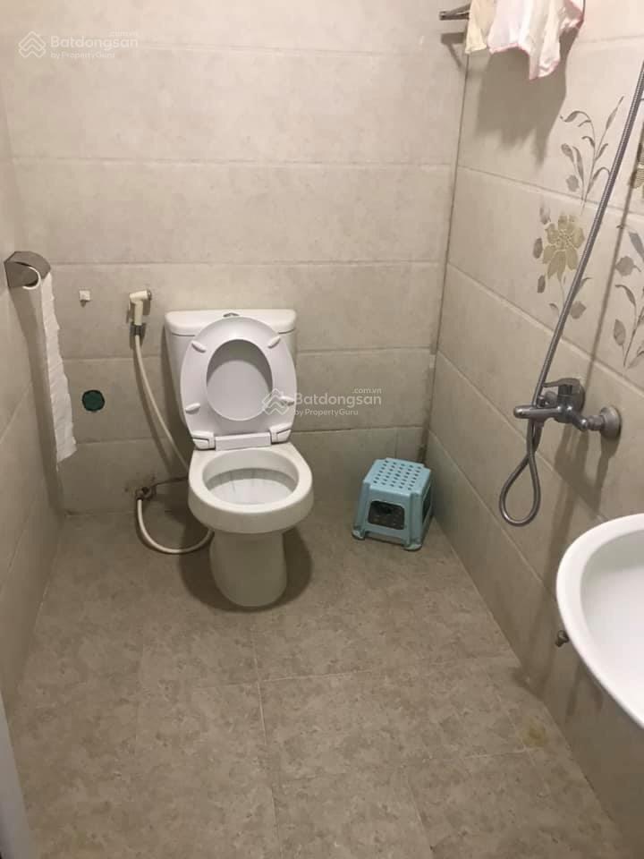 Cho thuê nhà riêng phân lô ngõ 47 nguyên hồng dt 65m2 * 4 tầng giá 18 tr ngõ ô tô tránh vỉa hè