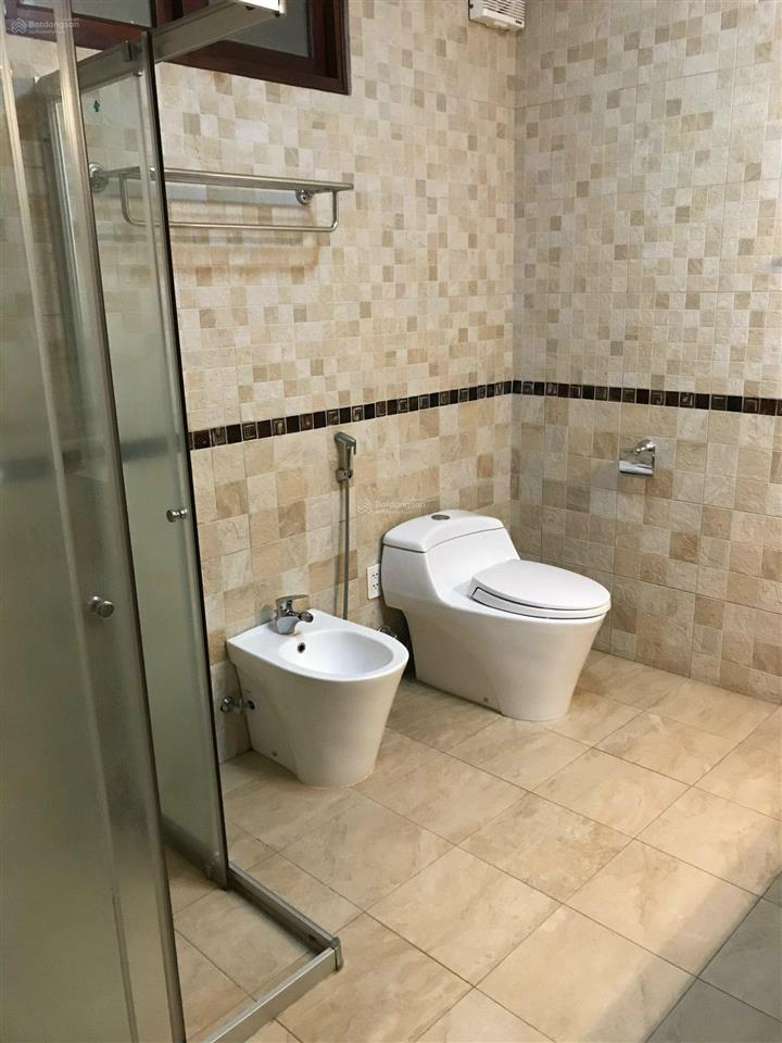 Cho thuê nhà riêng phân lô ngõ 61 hoàng cầu dt 75m2 * 5 tầng mt 5m ngõ thông ô tô vỉa hè rộng