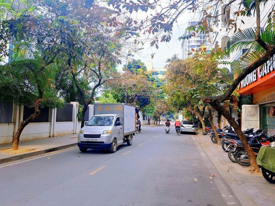 Cho thuê nhà riêng phân lô ngõ 61 hoàng cầu dt 75m2 * 5 tầng mt 5m ngõ thông ô tô vỉa hè rộng