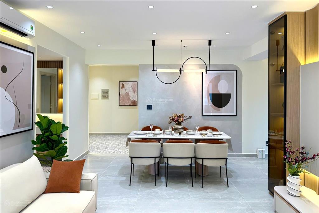 Chủ nhà bán gấp căn hộ riverside residence 160m2 giá 11,9 tỷ kèm ô xe hơi. 0911 740 *** văn ngọ