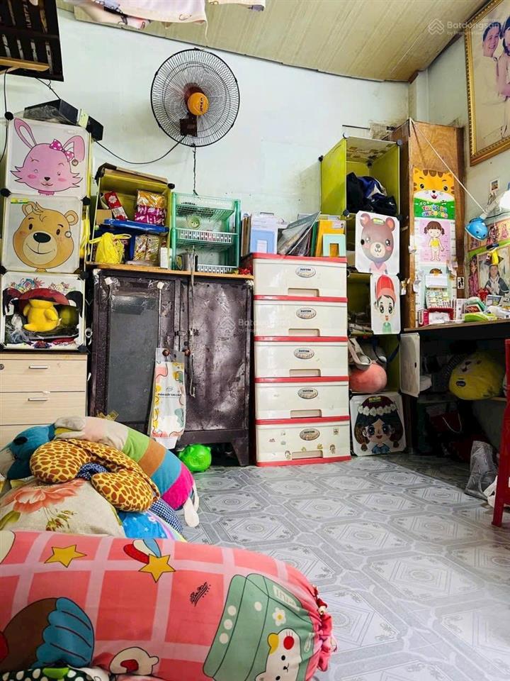 Bán nhà nhỏ 2.45 tỷ, 3 tầng, 2 phòng ngủ, hồ thị kỷ, quận 10