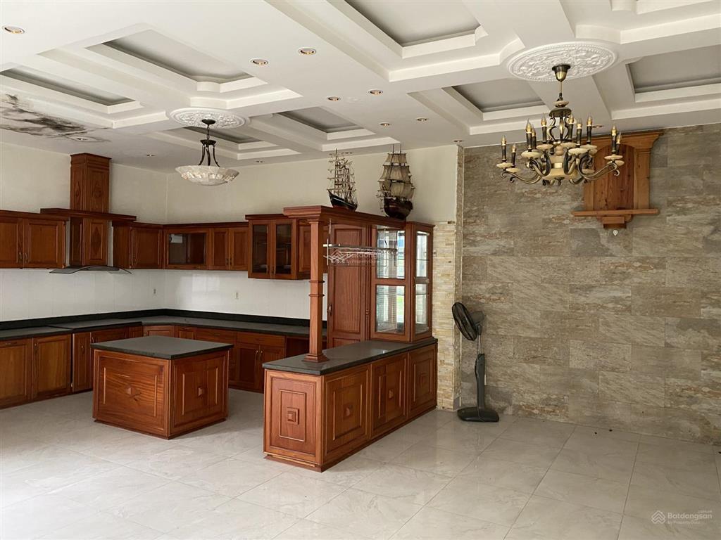 Bán nhà đường n9, khu dân cư d2d, thống nhất, biên hòa, đồng nai. dt 16 x 18m. đất ở. giá 23,5 tỷ