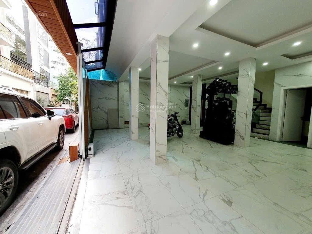 Cho thuê biệt thự ngoại giao đoàn 250m2*3t đồ cb, giá 65tr/th.  0339 937 ***