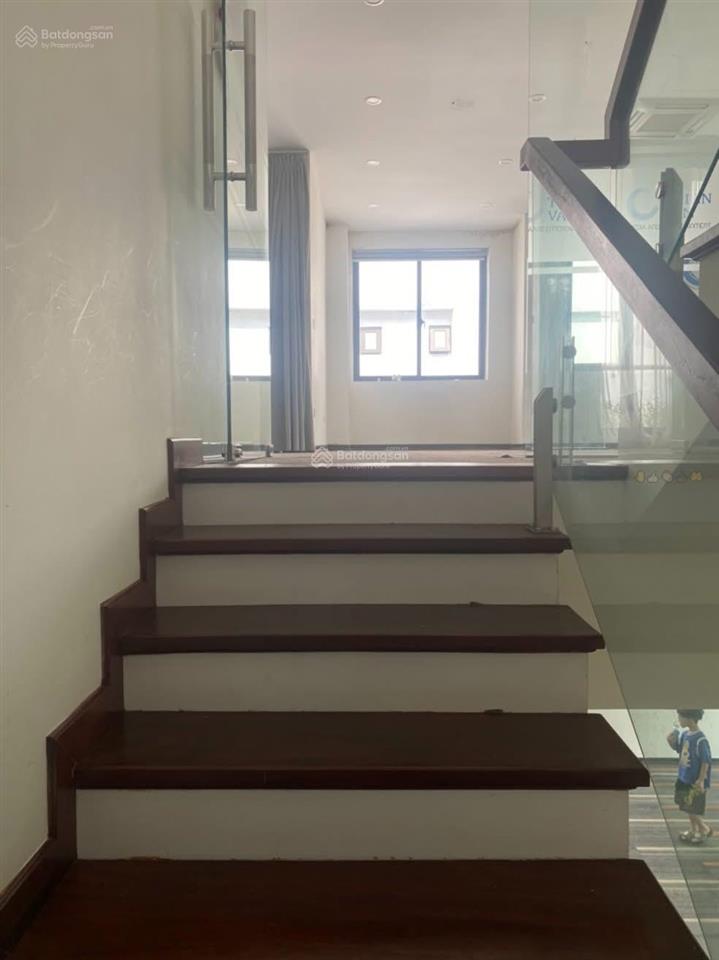 Cho thuê biệt thự ngoại giao đoàn 250m2*3t đồ cb, giá 65tr/th.  0339 937 ***