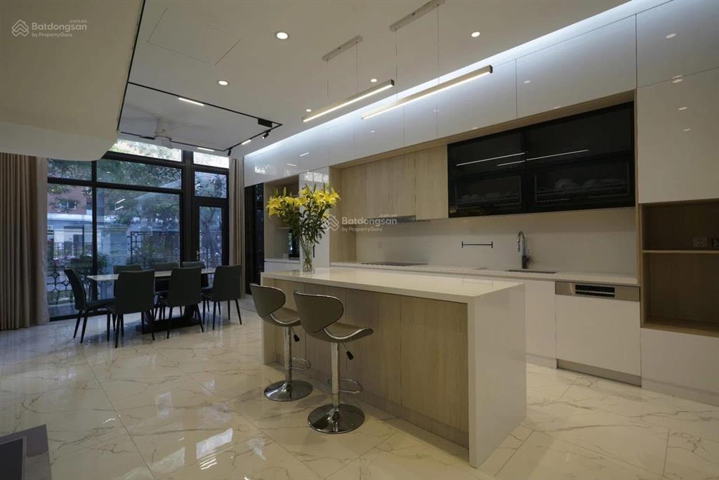 Cho thuê liền kề starlake giá 45tr/t 135m2x4tầng thang máy  0339 937 ***.