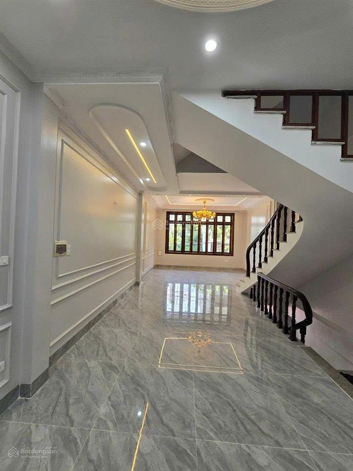 Bán nhà 5 tầng, 67,5m2 tái định cư lai xá, hoài đức gần quốc lộ 32 và vành đai 3.5, giá 15 tỷ