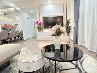 Cho thuê vinhomes west point 2pn 2wc 70m2 full nội thất giá chỉ 18 triệu/tháng có slot để xe