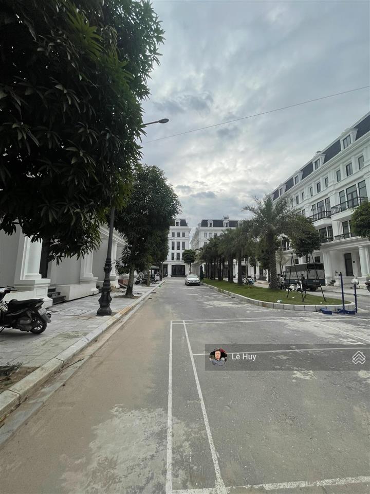 Chuyển nhượng nhanh căn liền kề  hướng bắc, gần đường louis 10, giá nhỉnh 25 tỷ.  0987 765 ***