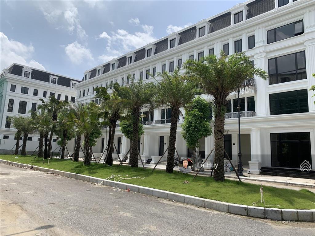 Chuyển nhượng nhanh căn liền kề  hướng bắc, gần đường louis 10, giá nhỉnh 25 tỷ.  0987 765 ***