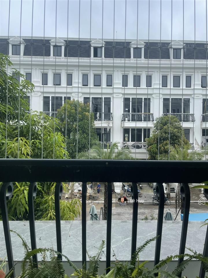 Chuyển nhượng nhanh căn liền kề  hướng bắc, gần đường louis 10, giá nhỉnh 25 tỷ.  0987 765 ***