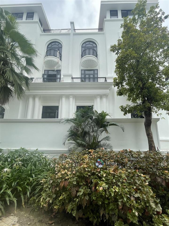 Bán căn biệt thự vip, dt 266.8 m2 với 4 tầng nổi và 1 tầng hầm, hướng chính tây tại louis city hm