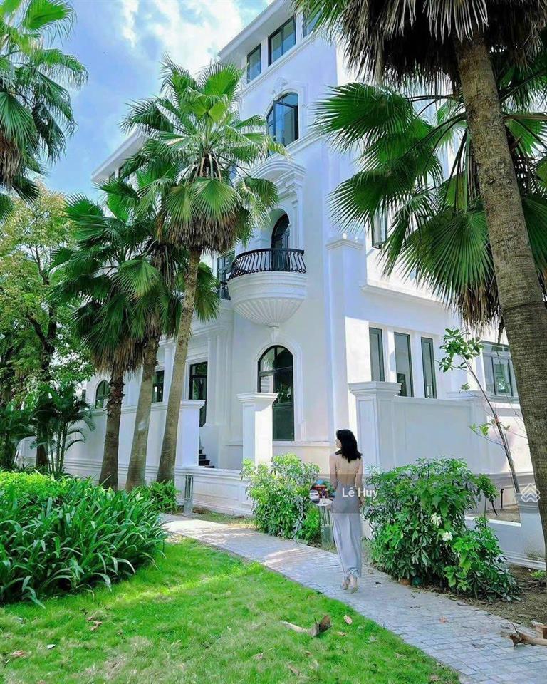 Bán căn biệt thự vip, dt 266.8 m2 với 4 tầng nổi và 1 tầng hầm, hướng chính tây tại louis city hm