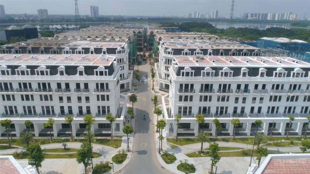 Cần bán nhanh căn góc công viên, đường 30m, hướng nam, view hồ yên sở rộng 193.6m2, mặt tiền 8.55m