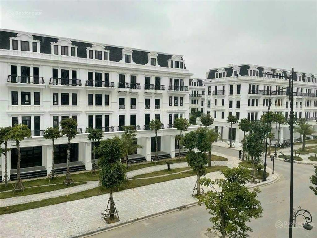 Cần bán nhanh căn góc công viên, đường 30m, hướng nam, view hồ yên sở rộng 193.6m2, mặt tiền 8.55m