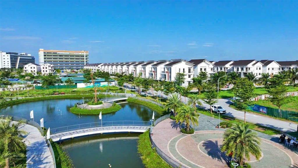 Biệt thự view sông cách vin cổ loa 15 phút di chuyển, chiết khấu thanh toán nhanh 10%.