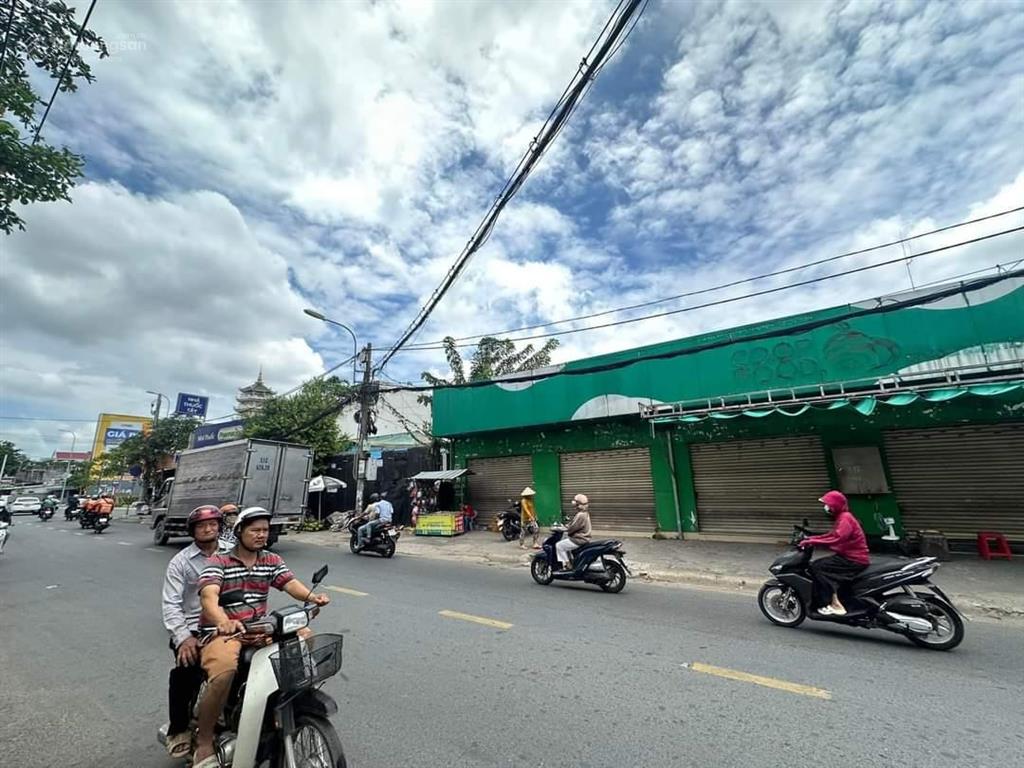 Cho thuê nhà ngang 12m đường 30/4 vị trí trung tâm gần chợ xuân khánh