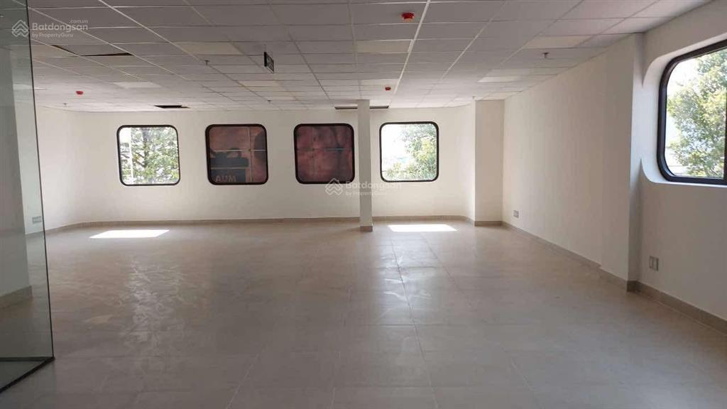 Cho thuê toà nhà 1250m2 mặt tiền chiều ngang lớn trung tâm ninh kiều, cần thơ