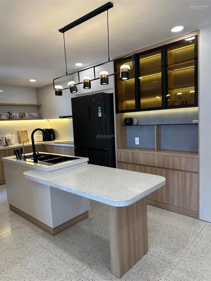Bán căn hộ 90m2 căn góc view bitexco lầu cao, xem đuợc pháo hoa