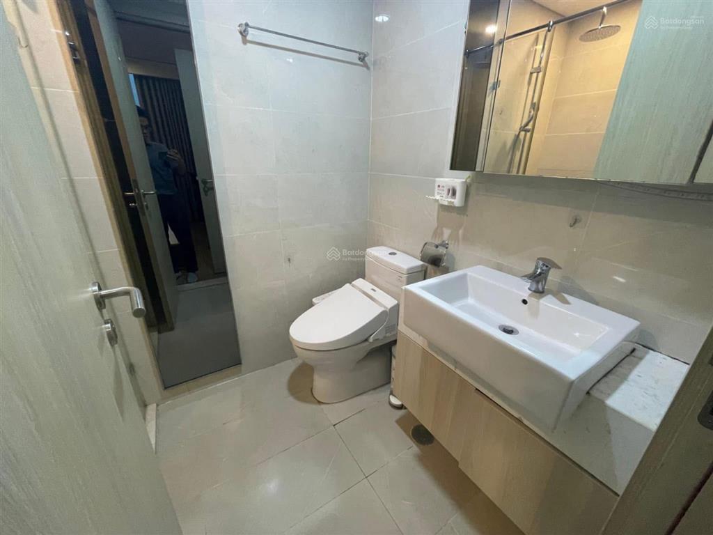 Mình là chính chủ cần bán căn 2pn hướng đông nam view bảo tàng pkkq tại artemis full nội thất