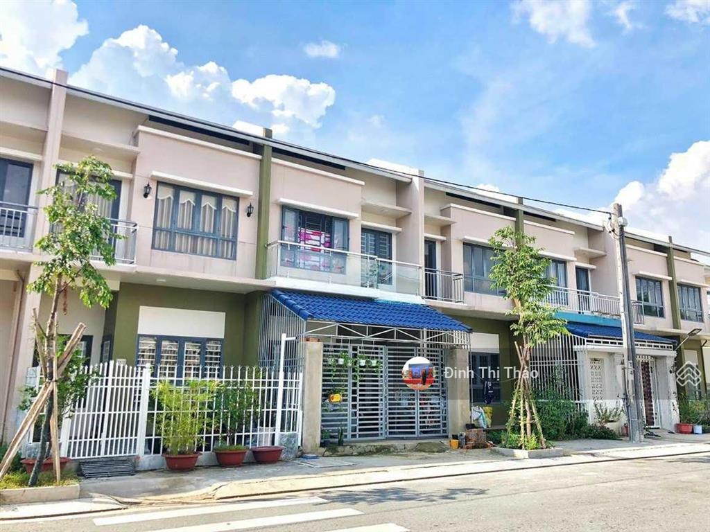 Bán biệt thự liên kế vườn 2 tầng xây kiên cố giá tốt nhất đối diện trường đại học việt đức