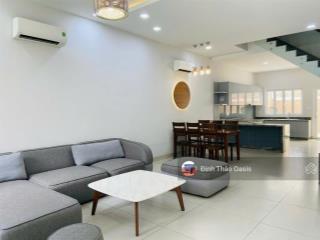 Cho thuê biệt thự có 4 phòng ngủ , toilet riêng, đầy đủ nội thất cao cấp kế siêu thị aeon mall bd