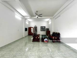 Bán nhà phố đã hoàn thiện rồi bán giá rẻ ngay mặt tiền đường d2s khu đô thị oasis city, bến cát
