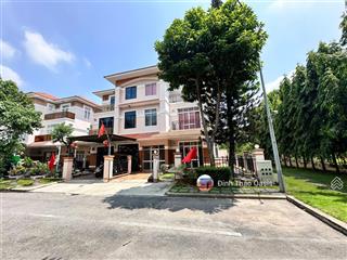 Chủ định cư nước ngoài cần bán biệt thự ngang 10m kế hồ bơi oasis 1, gần siêu thị aeon mall bd