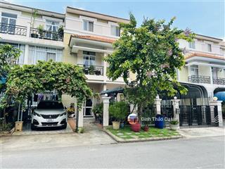 Chủ về nước cần bán bt 7mx18,5m đối diện hồ bơi kế siêu thị aeon mall và sân golf sb. 0986 196 ***