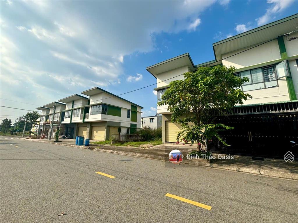 Chủ hạ giá bán nhà phố 85m2 hoàn thiện đẹp giá siêu tốt tại oasis city gần trường đại học việt đức