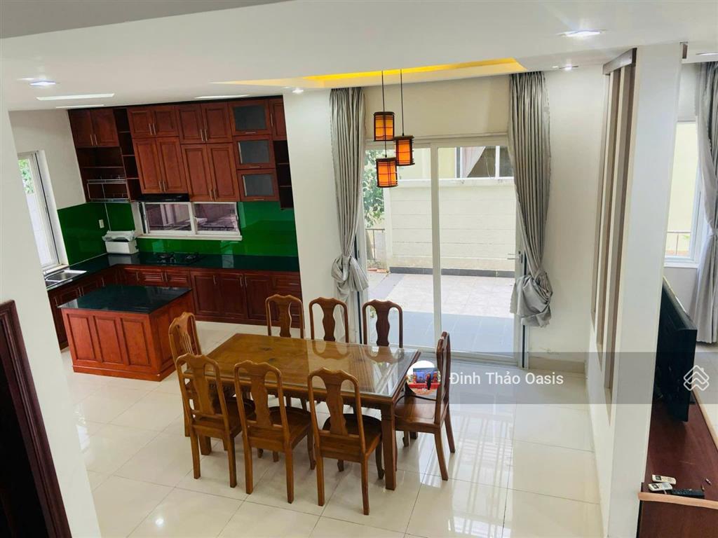 Chủ định cư mỹ cần bán biệt thự 300m2 ngay trục chính tại oasis kế siêu thị aeon mall bd