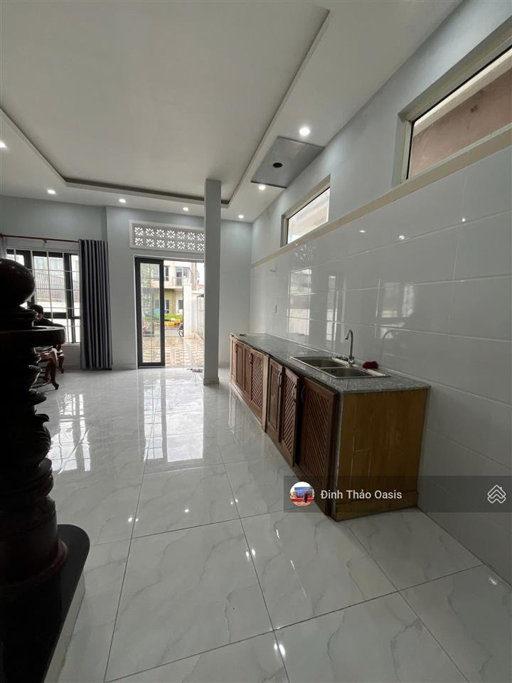 Chủ kẹt tiền cần bán gấp biệt thự oasis city hoàn thiện sẵn diện tích 95,2m2 giá rẻ bất ngờ