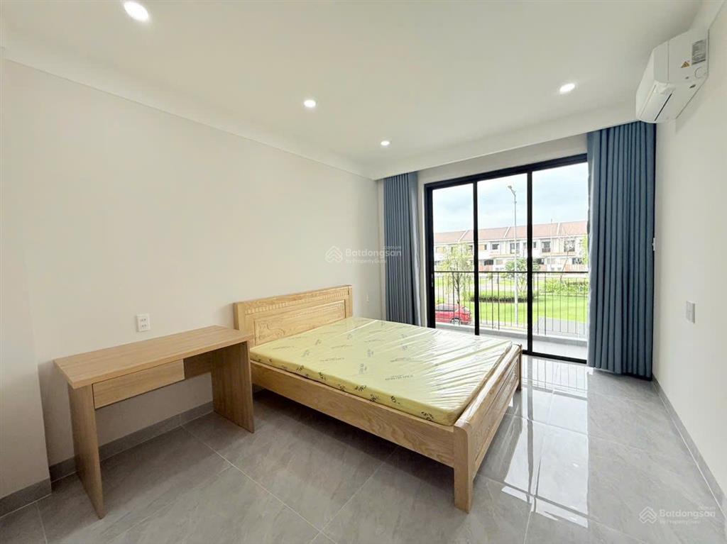 Chính chủ cho thuê biệt thự 4pn4wc, nhà mới 100% tại sun casa central, vsip 2.  0986 196 ***