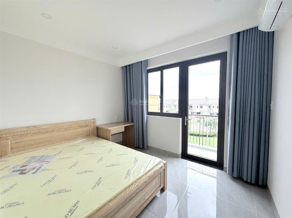 Chính chủ cho thuê biệt thự 4pn4wc, nhà mới 100% tại sun casa central, vsip 2.  0986 196 ***