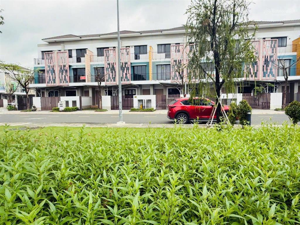 Chính chủ cho thuê biệt thự 4pn4wc, nhà mới 100% tại sun casa central, vsip 2.  0986 196 ***