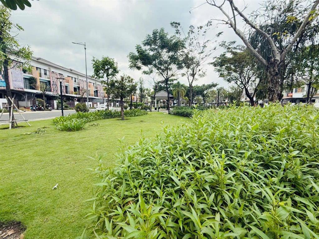 Chính chủ cho thuê biệt thự 4pn4wc, nhà mới 100% tại sun casa central, vsip 2.  0986 196 ***