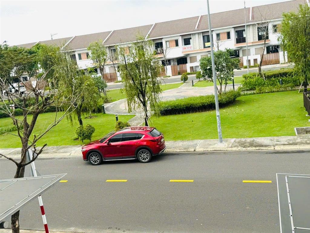 Chính chủ cho thuê biệt thự 4pn4wc, nhà mới 100% tại sun casa central, vsip 2.  0986 196 ***