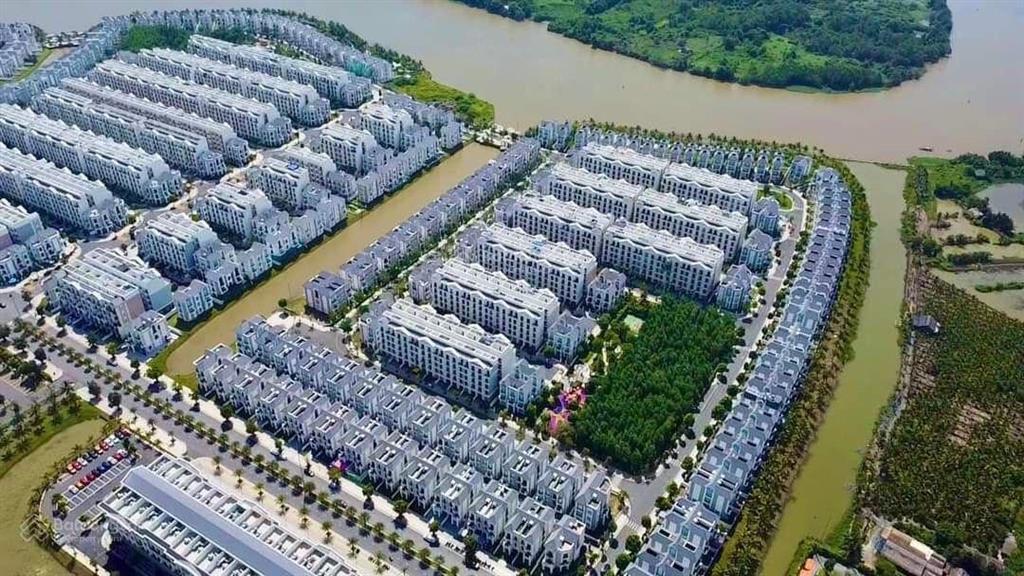 Gấp bt sen súng m2  250m2 song lập giá 36.5 tỷ rẻ nhất thị trường khu vinhomes manhattan glory